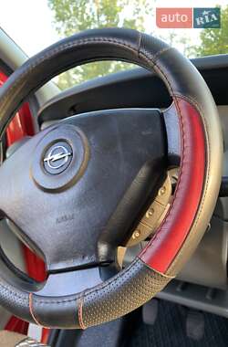 Мінівен Opel Vivaro 2004 в 