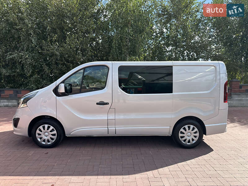 Минивэн Opel Vivaro 2015 в Ровно