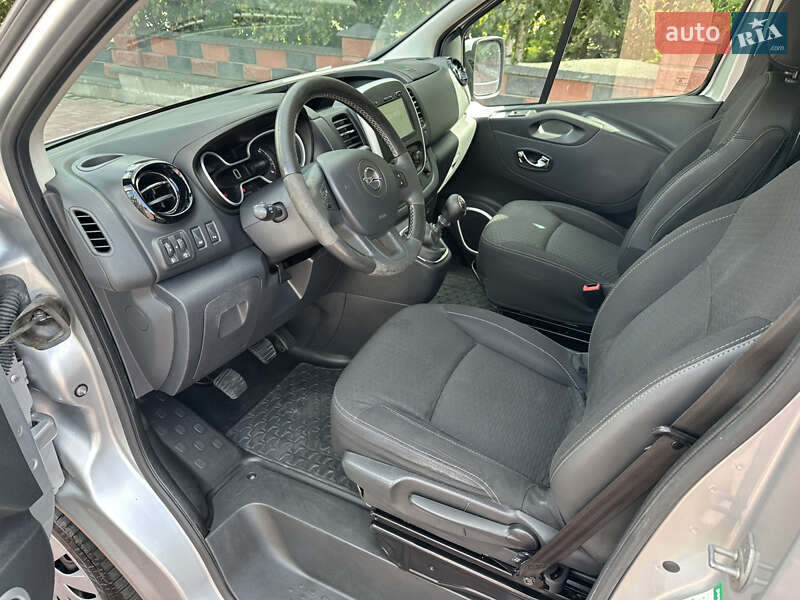 Минивэн Opel Vivaro 2015 в Ровно