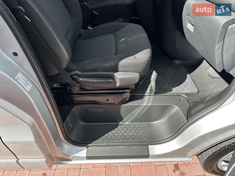 Минивэн Opel Vivaro 2015 в Ровно