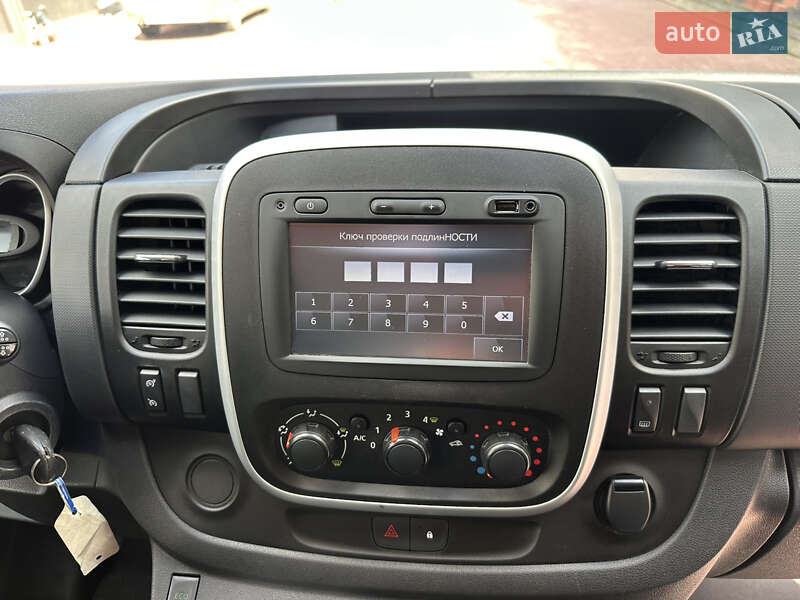 Минивэн Opel Vivaro 2015 в Ровно