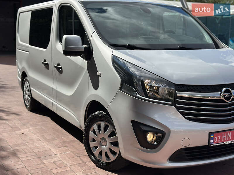 Минивэн Opel Vivaro 2015 в Ровно