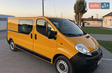 Грузопассажирский фургон Opel Vivaro 2012 в Дубно