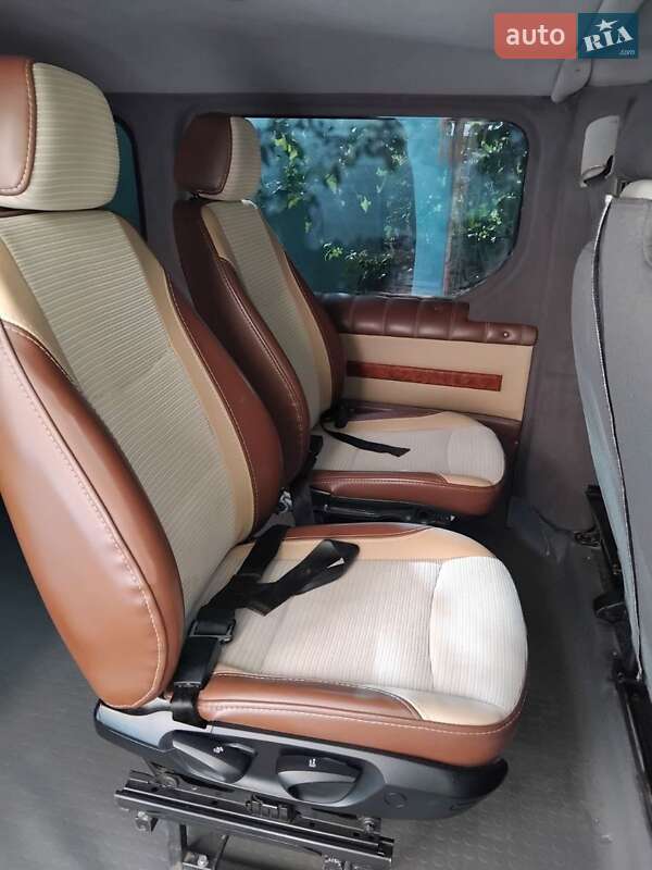 Минивэн Opel Vivaro 2007 в Хотине