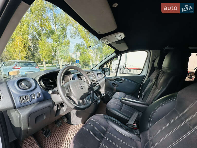 Минивэн Opel Vivaro 2015 в Черновцах