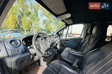 Минивэн Opel Vivaro 2015 в 
