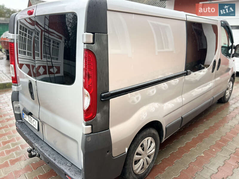 Вантажопасажирський фургон Opel Vivaro 2012 в Новій Ушиці