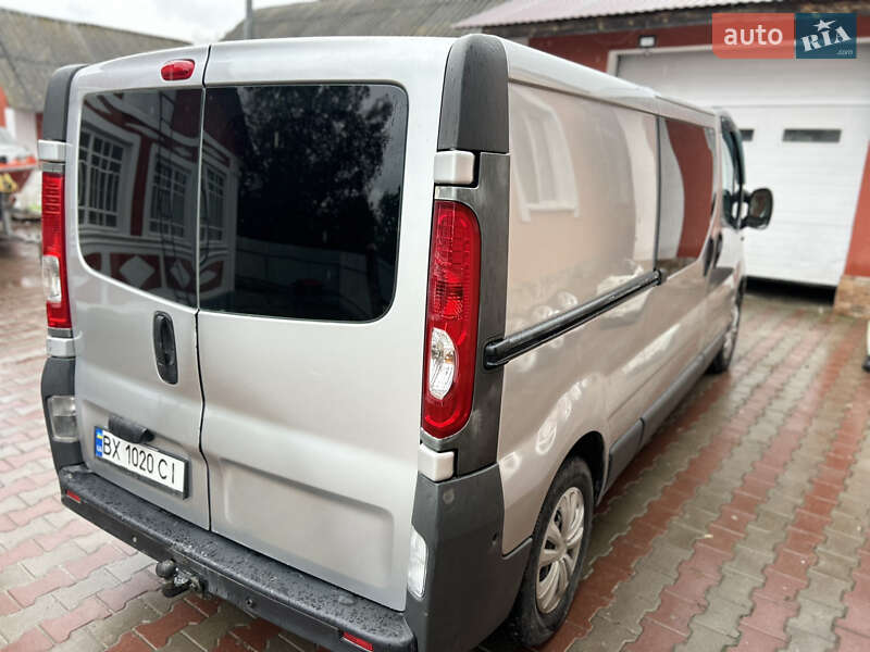 Вантажопасажирський фургон Opel Vivaro 2012 в Новій Ушиці
