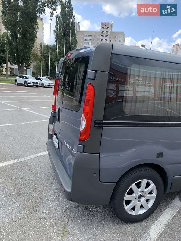 Минивэн Opel Vivaro 2012 в Киеве