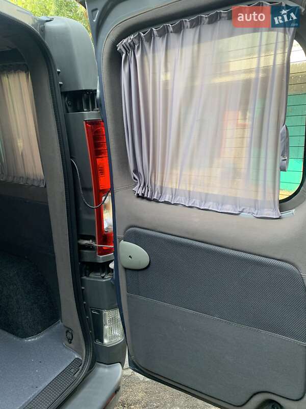 Минивэн Opel Vivaro 2012 в Киеве