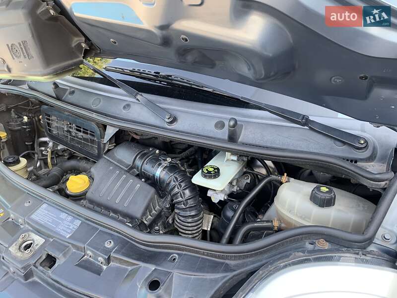 Минивэн Opel Vivaro 2012 в Киеве