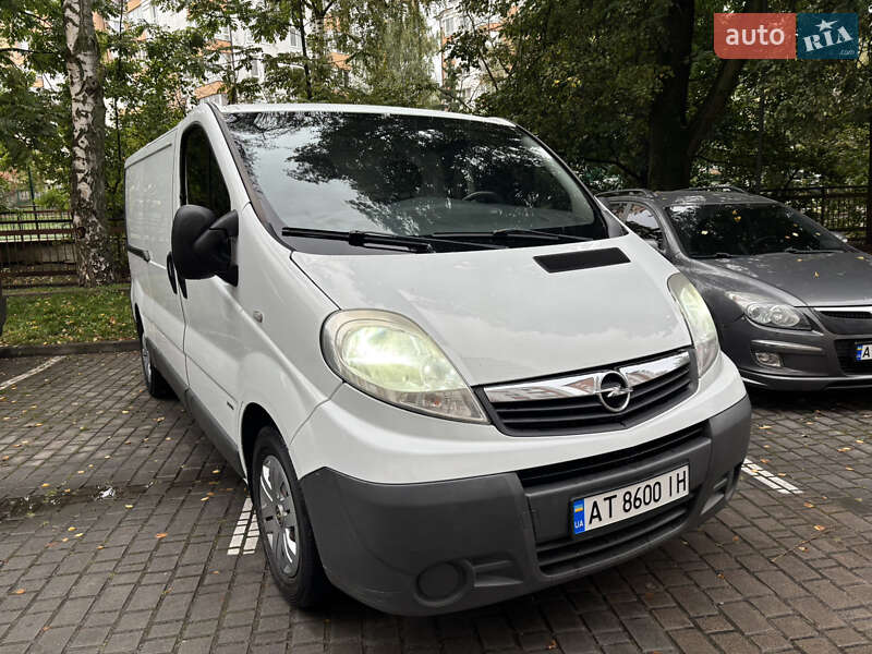 Грузовой фургон Opel Vivaro 2013 в Ивано-Франковске