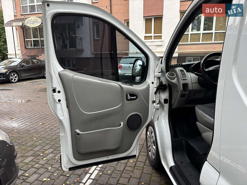 Грузовой фургон Opel Vivaro 2013 в Ивано-Франковске