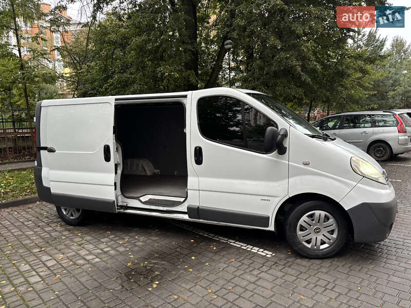 Грузовой фургон Opel Vivaro 2013 в Ивано-Франковске
