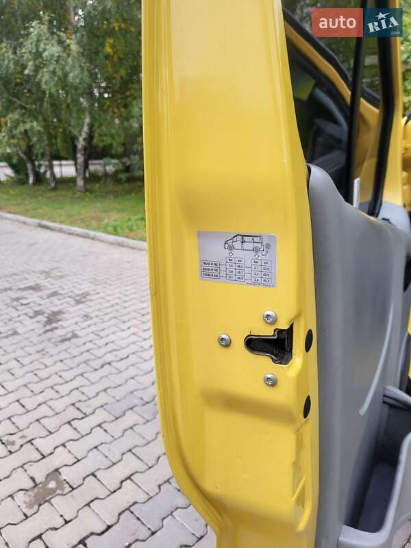 Минивэн Opel Vivaro 2004 в Хмельницком