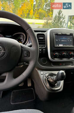 Минивэн Opel Vivaro 2015 в 