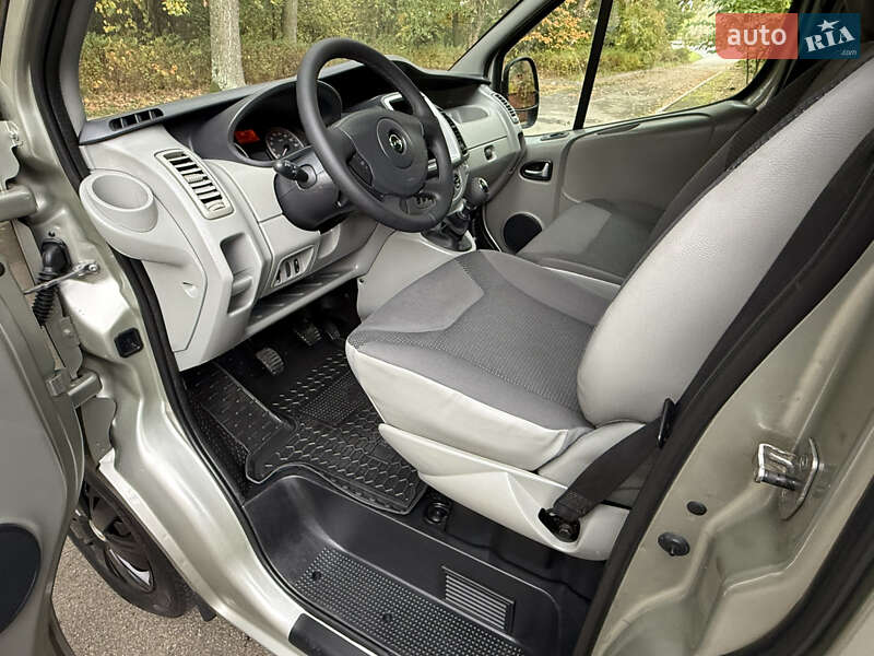 Минивэн Opel Vivaro 2013 в Киеве