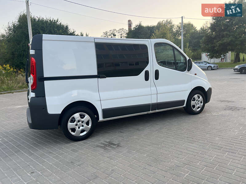 Вантажний фургон Opel Vivaro 2013 в Рівному