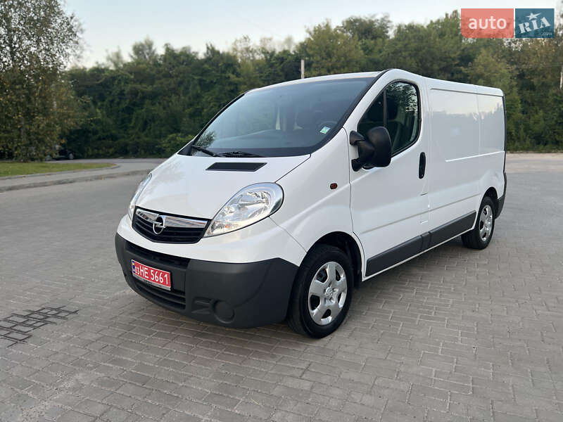 Вантажний фургон Opel Vivaro 2013 в Рівному