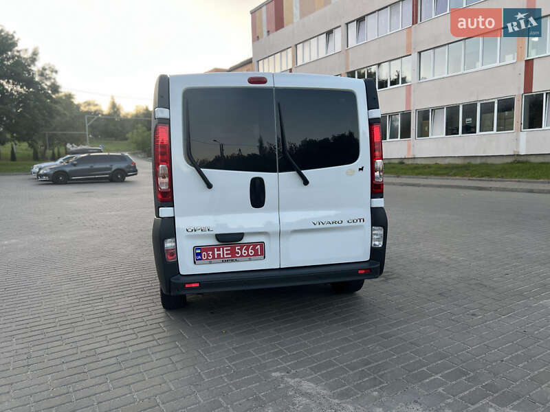 Вантажний фургон Opel Vivaro 2013 в Рівному