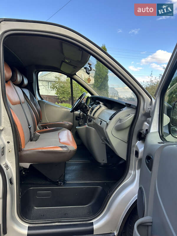 Минивэн Opel Vivaro 2002 в Косове фото 5 Минивэн Opel Vivaro 2002 в Косове