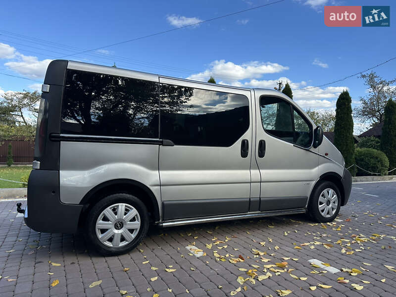 Минивэн Opel Vivaro 2002 в Косове фото 16 Минивэн Opel Vivaro 2002 в Косове
