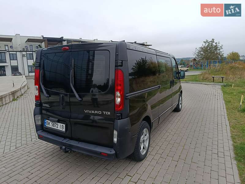 Минивэн Opel Vivaro 2009 в Ровно