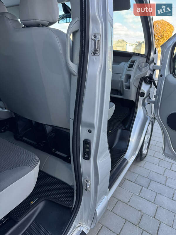 Минивэн Opel Vivaro 2011 в Ивано-Франковске фото 104 Минивэн Opel Vivaro 2011 в Ивано-Франковске