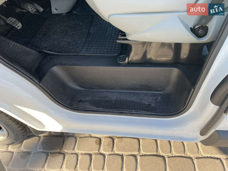 Мінівен Opel Vivaro 2012 в Львові