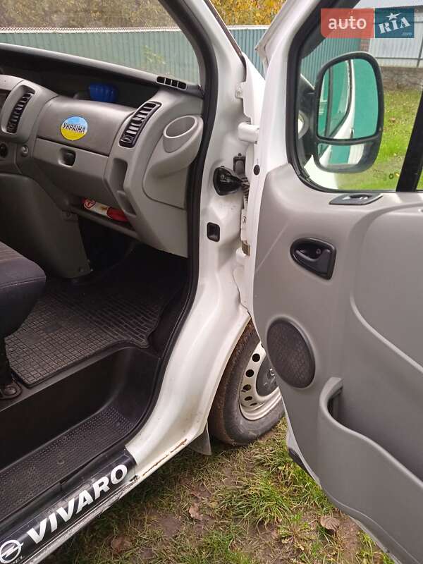 Мінівен Opel Vivaro 2004 в Дунаївцях