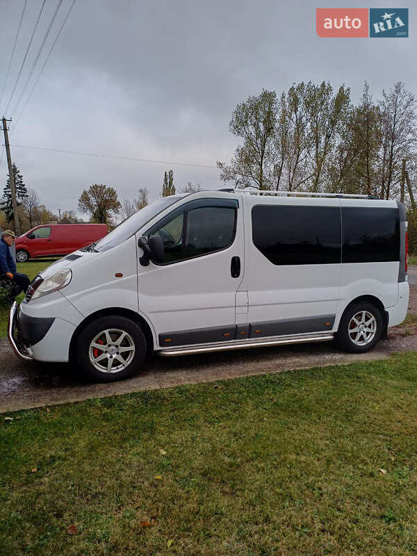 Минивэн Opel Vivaro 2013 в Ровно