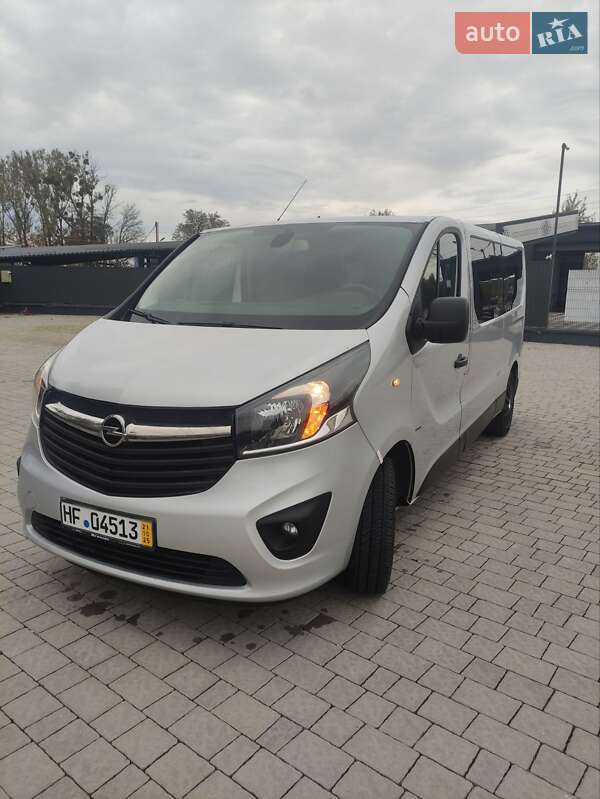 Минивэн Opel Vivaro 2015 в Бартатовом фото Минивэн Opel Vivaro 2015 в Бартатовом