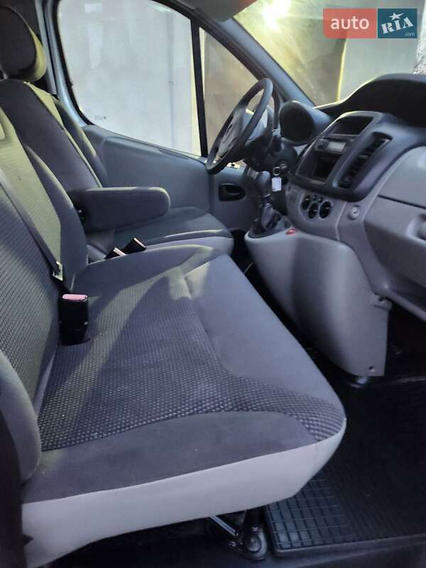 Минивэн Opel Vivaro 2013 в Дубно