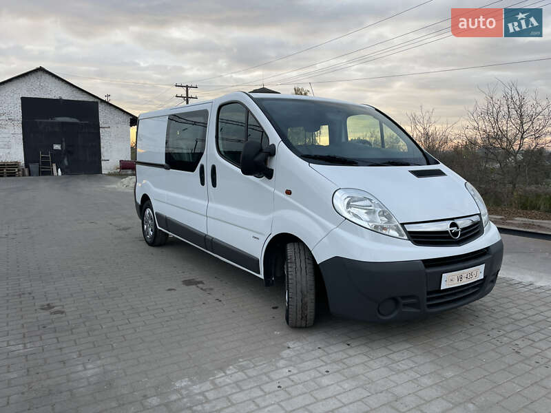 Минивэн Opel Vivaro 2012 в Дубно