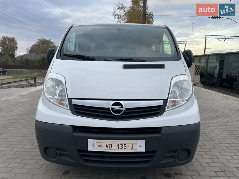 Минивэн Opel Vivaro 2012 в Дубно