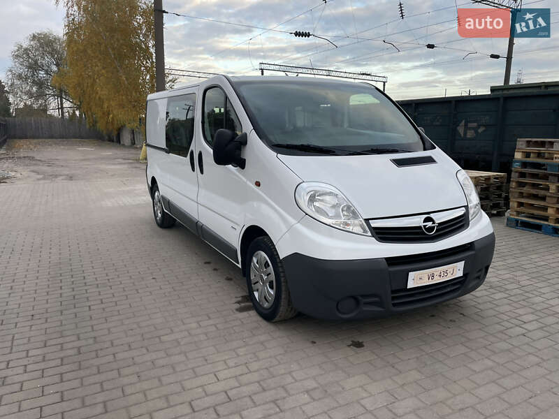 Минивэн Opel Vivaro 2012 в Дубно