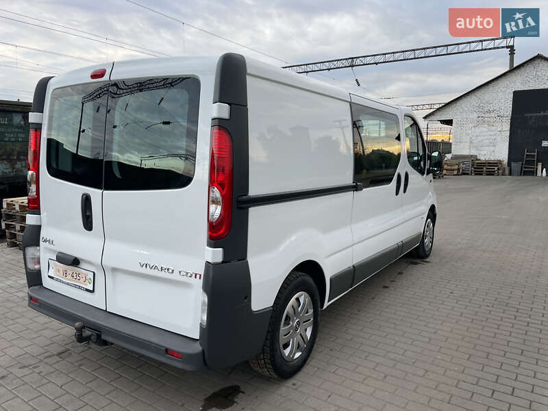 Минивэн Opel Vivaro 2012 в Дубно