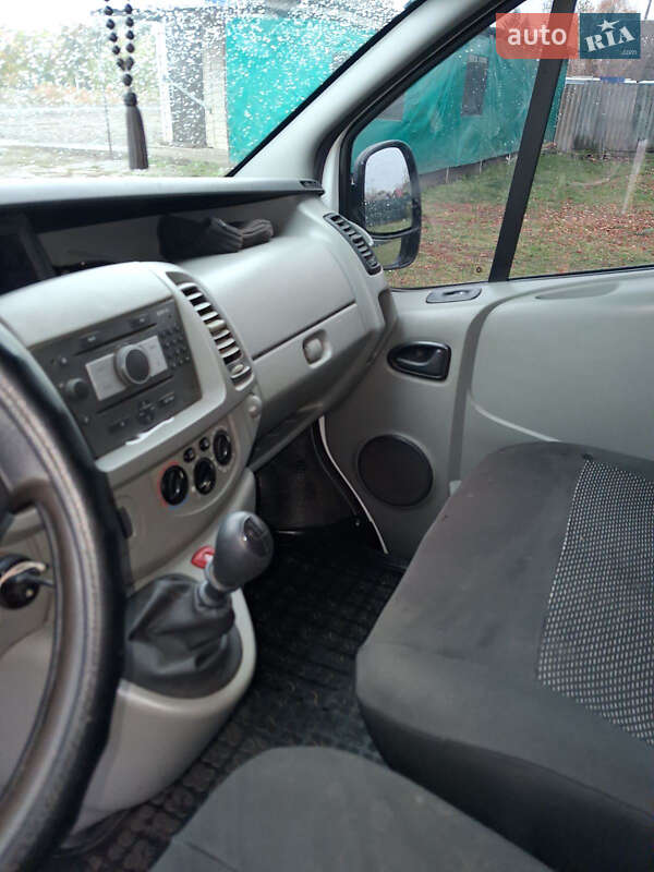 Минивэн Opel Vivaro 2007 в Валках