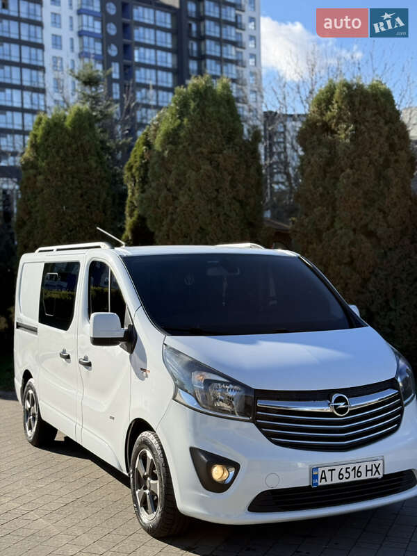 Мінівен Opel Vivaro 2015 в Івано-Франківську
