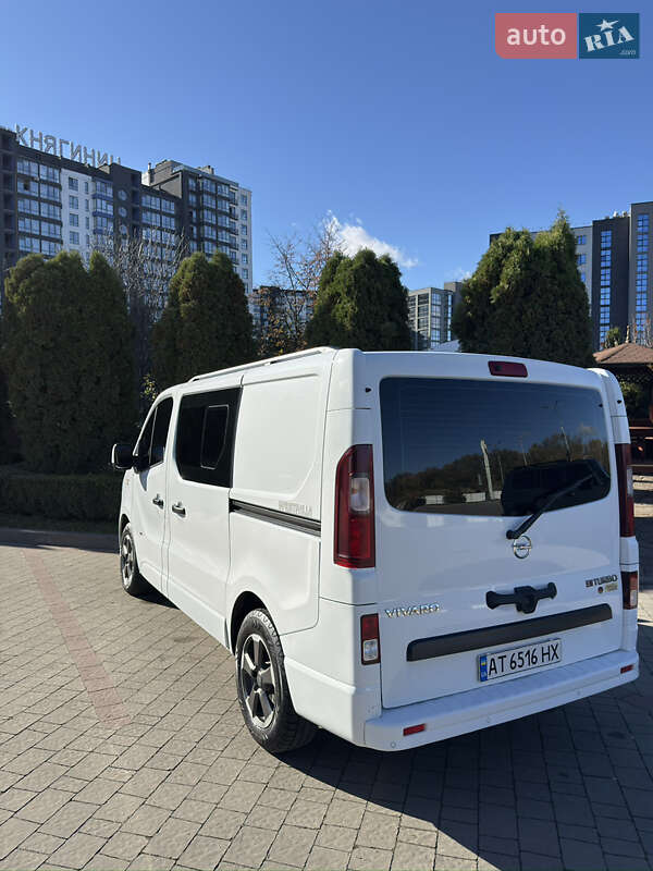 Мінівен Opel Vivaro 2015 в Івано-Франківську