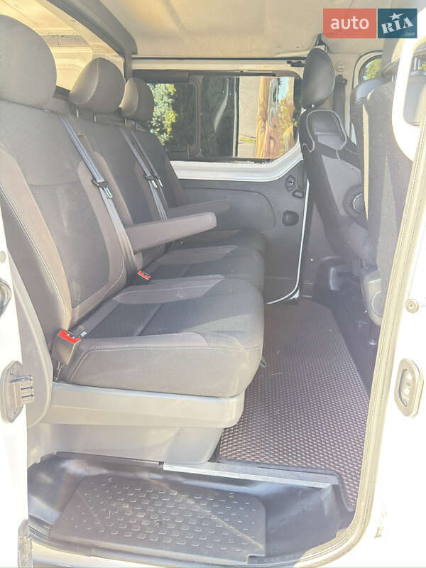 Мінівен Opel Vivaro 2015 в Івано-Франківську