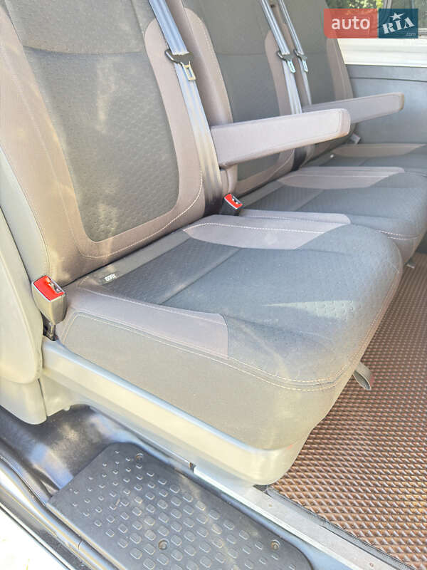 Мінівен Opel Vivaro 2015 в Івано-Франківську