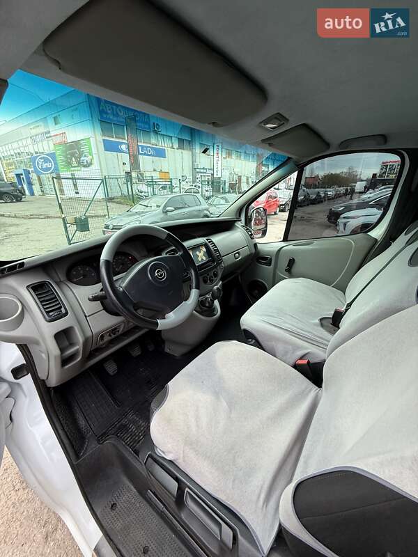 Минивэн Opel Vivaro 2011 в Сумах
