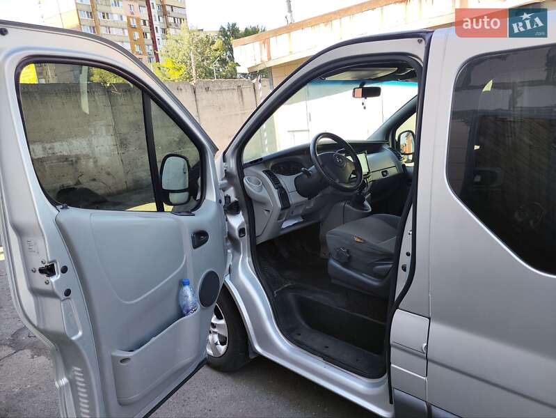 Минивэн Opel Vivaro 2002 в Киеве