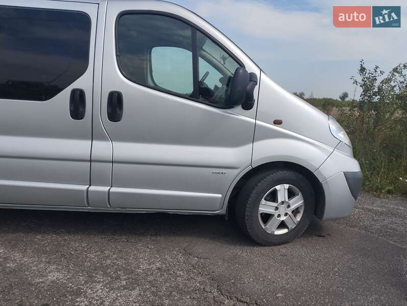 Минивэн Opel Vivaro 2010 в Бучаче