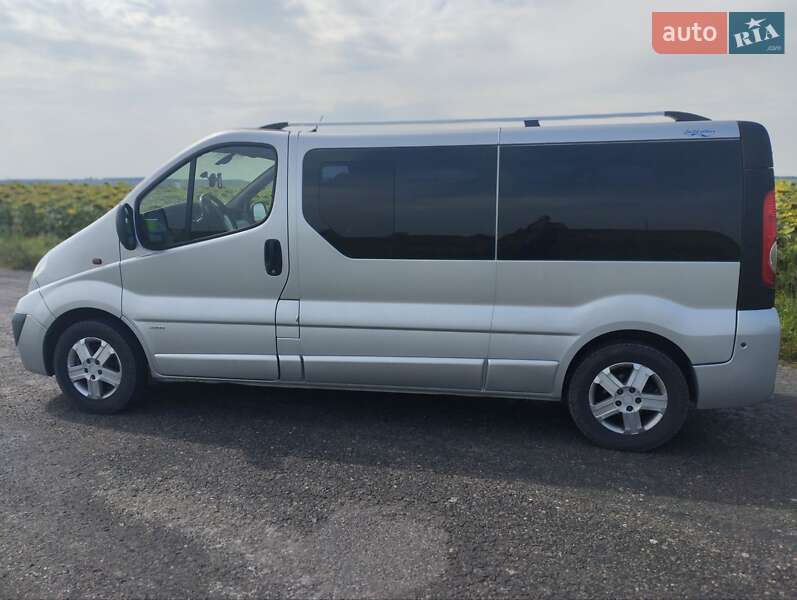 Минивэн Opel Vivaro 2010 в Бучаче