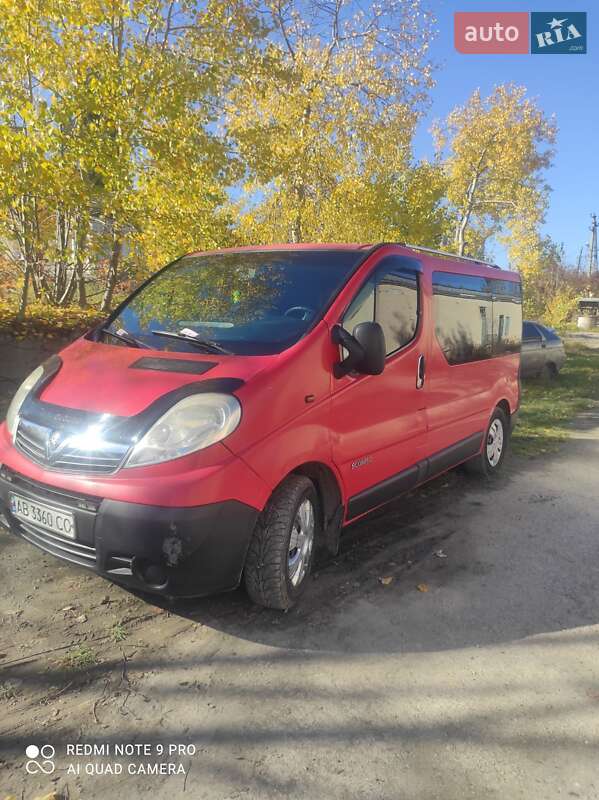 Мінівен Opel Vivaro 2002 в Віньківцях