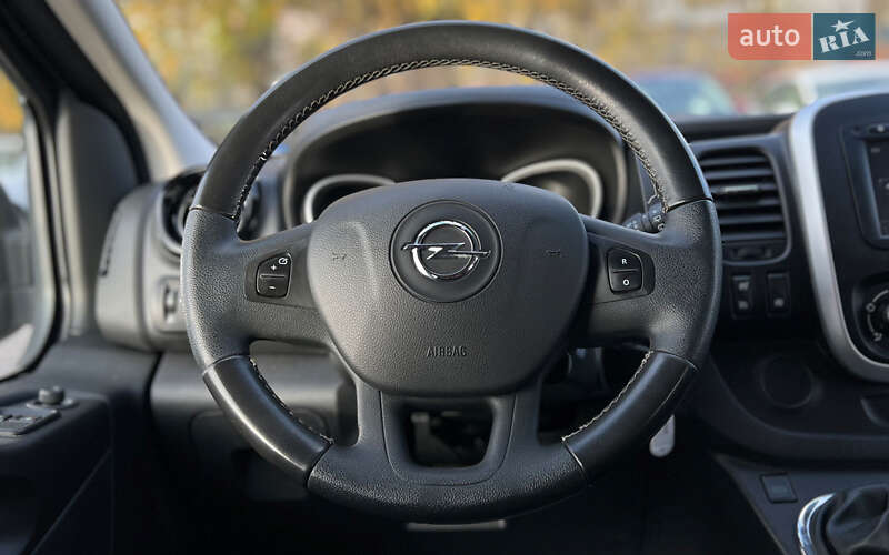 Мінівен Opel Vivaro 2015 в Львові
