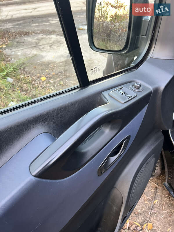 Минивэн Opel Vivaro 2017 в Киеве фото 8 Минивэн Opel Vivaro 2017 в Киеве