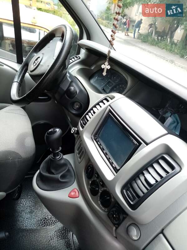 Минивэн Opel Vivaro 2003 в Ивано-Франковске